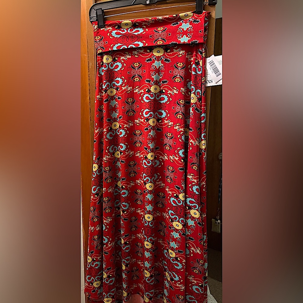 Lularoe maxi skirt. Size xxs but oversized. It will fit a small/med. Never worn.